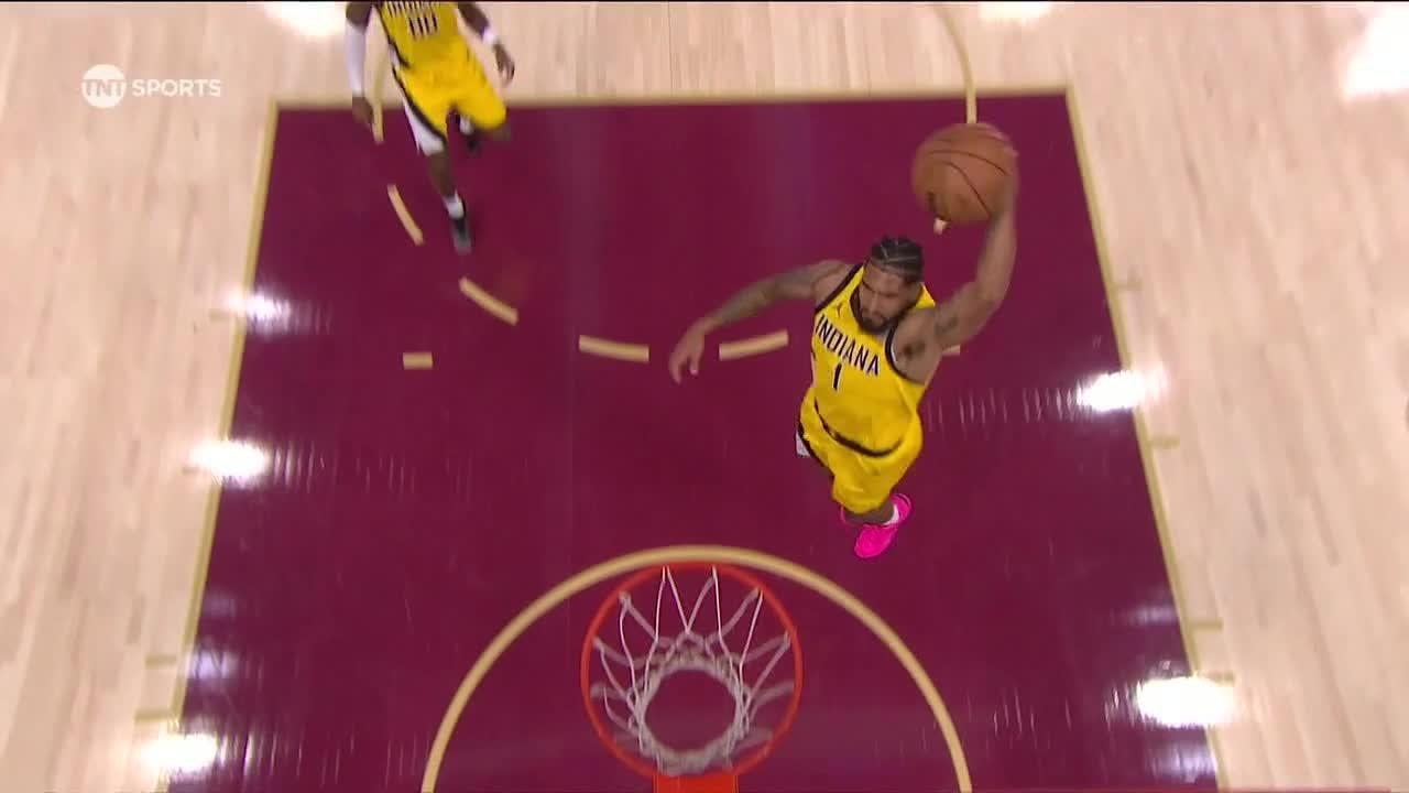 Obi Toppin throws down fast-break jam for Pacers