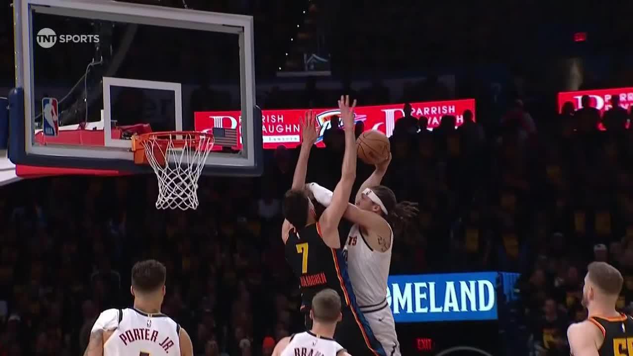 Aaron Gordon throws down posterizer over Chet Holmgren