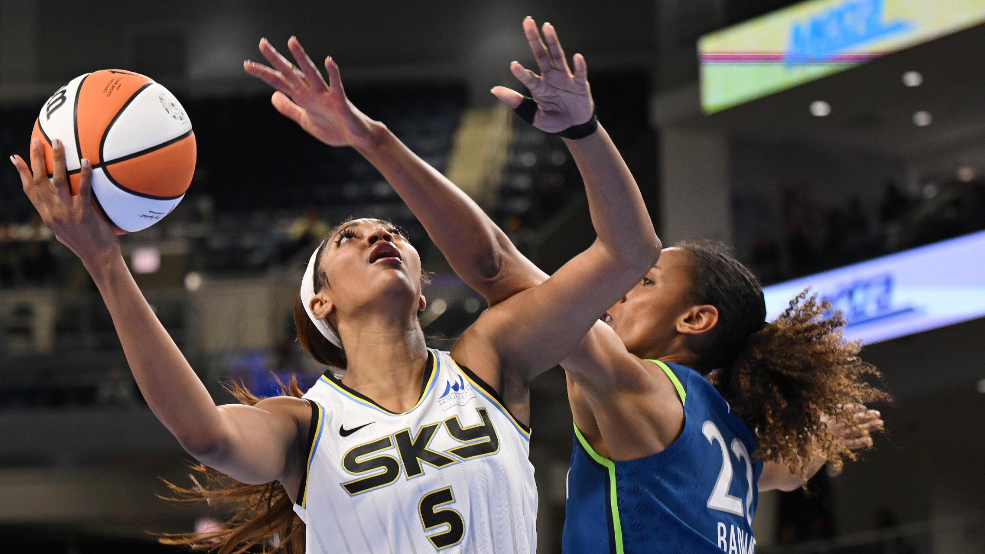 Angel Reese dazzles with spin move and reverse layup