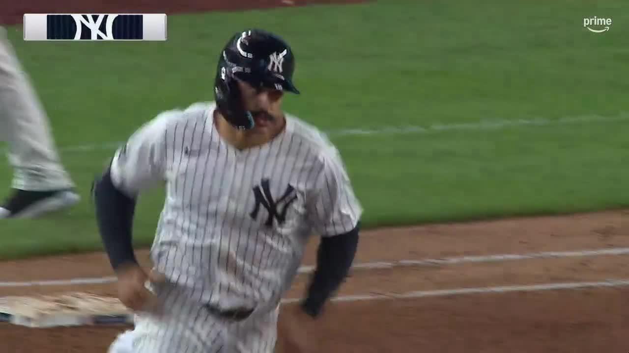 Trent Grisham celebrates tying HR with double bat flip




