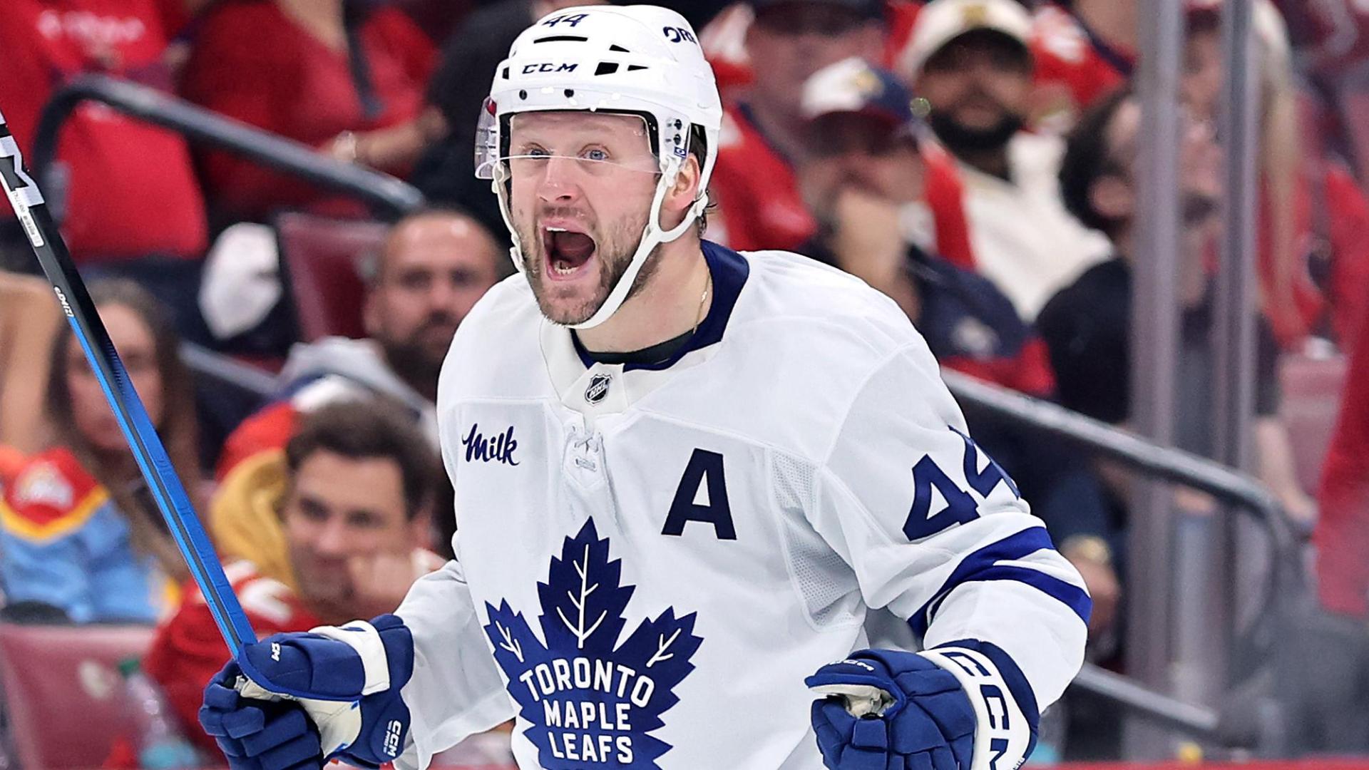 Morgan Rielly scores tying goal for Toronto