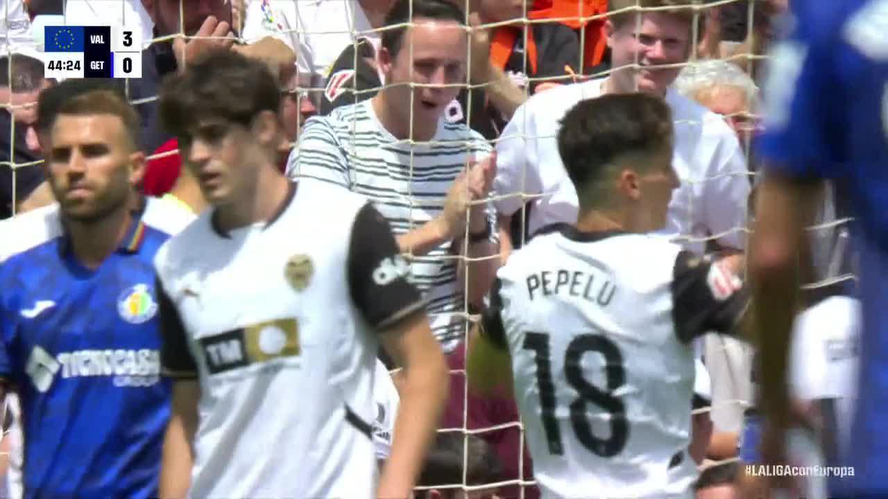 Giorgi Mamardashvili makes a great save