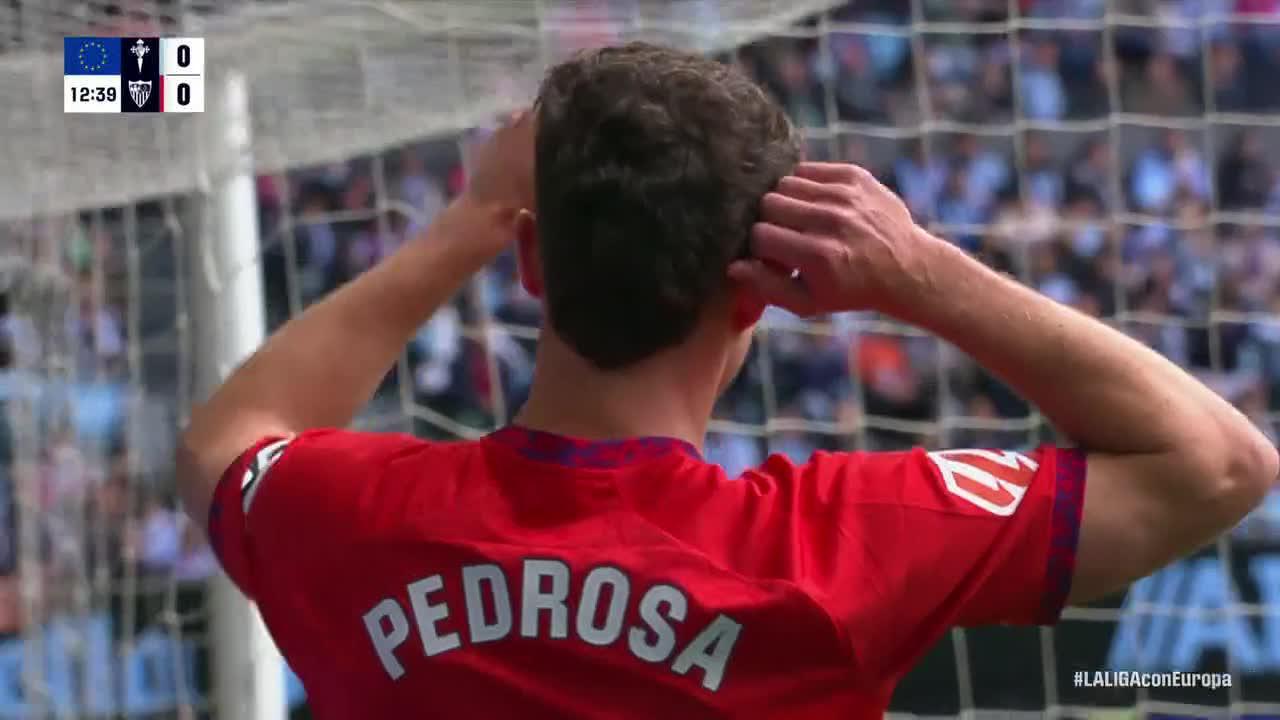 Vicente Guaita makes a great save