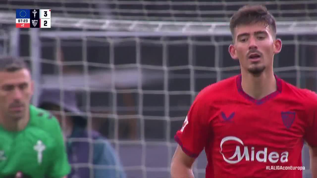 Enrique Salas slots in the goal for Sevilla