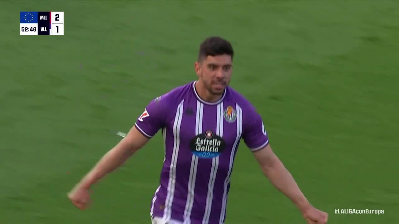 Cenk Özkacar slots in the goal for Real Valladolid