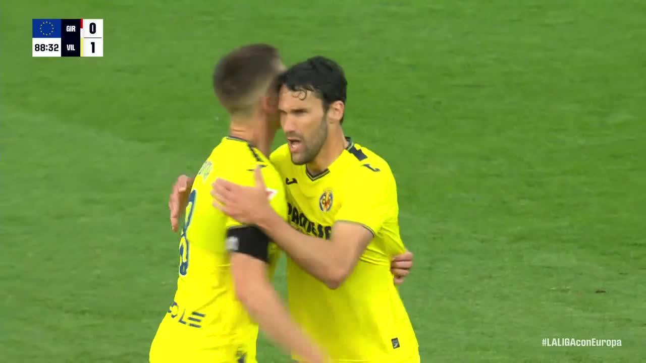 Etta Eyong slots in the goal for Villarreal