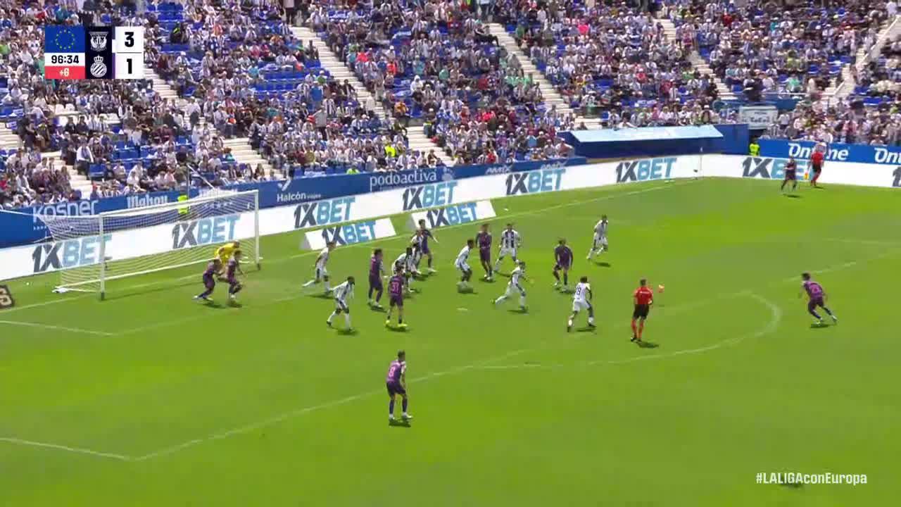 Marko Dmitrovic makes a great save