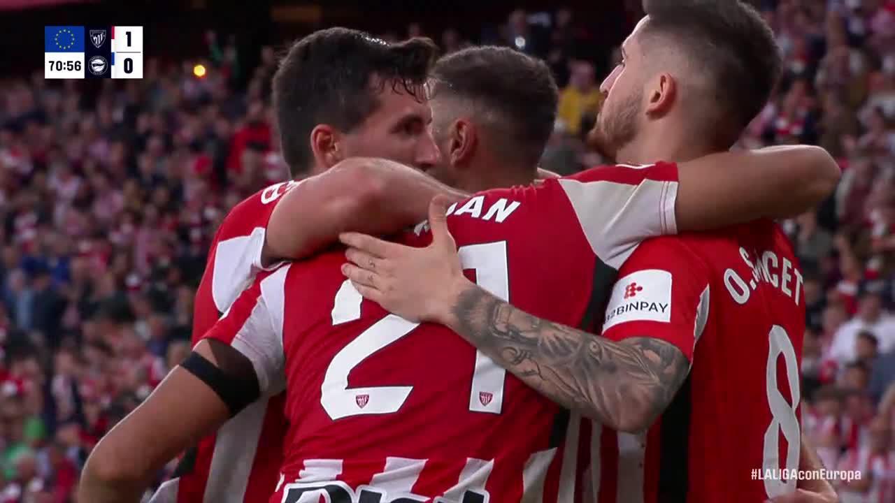 Manuel Sánchez scores own goal