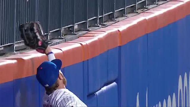 Brandon Nimmo robs a homer to keep Mets ahead