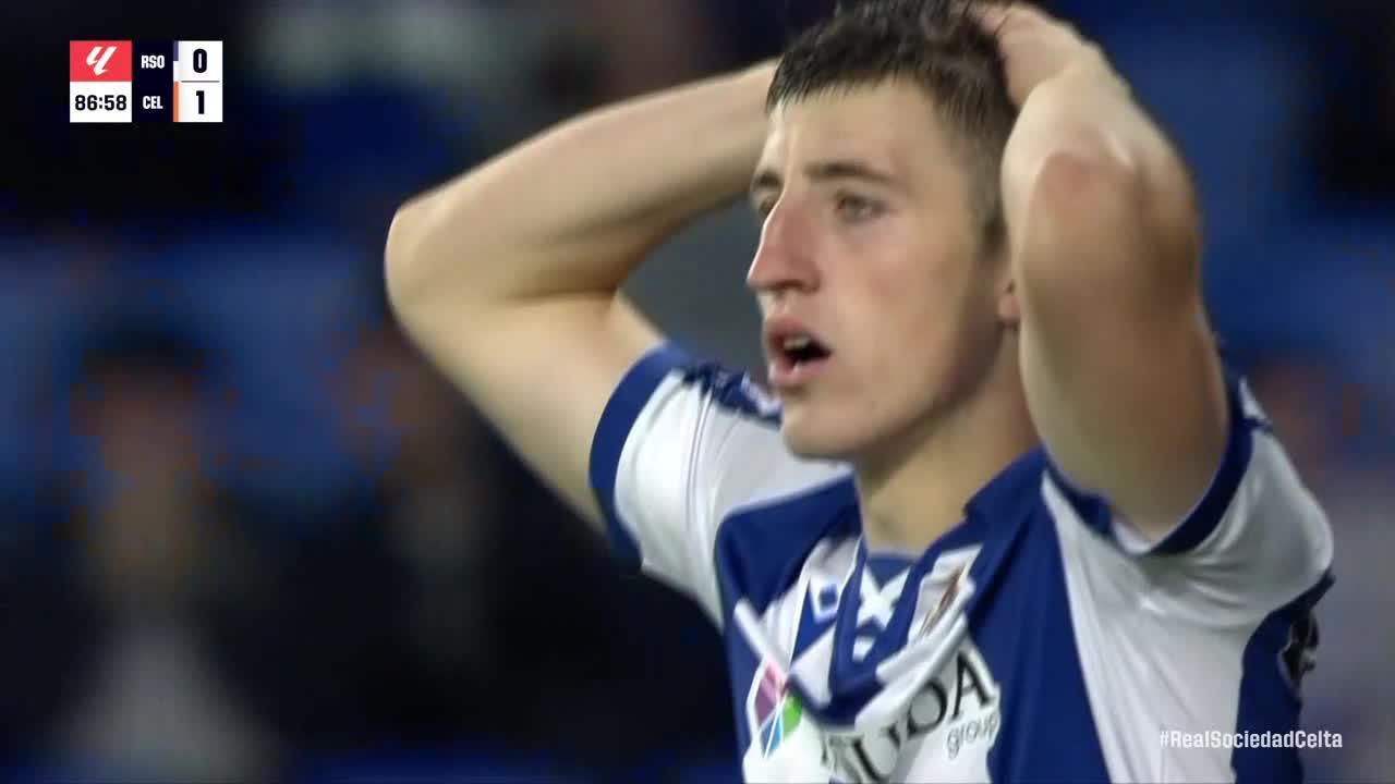 Vicente Guaita makes a great save
