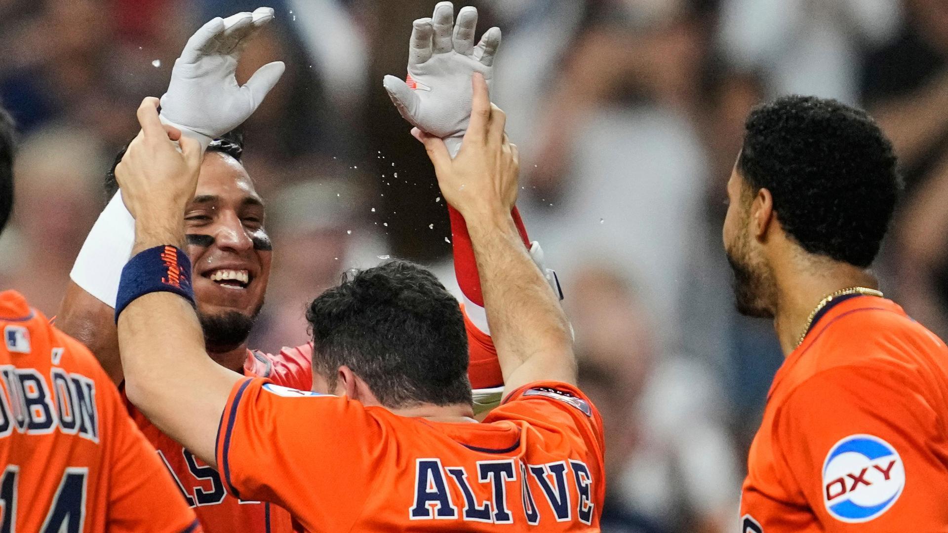 Paredes blasts a walk-off dinger for the Astros