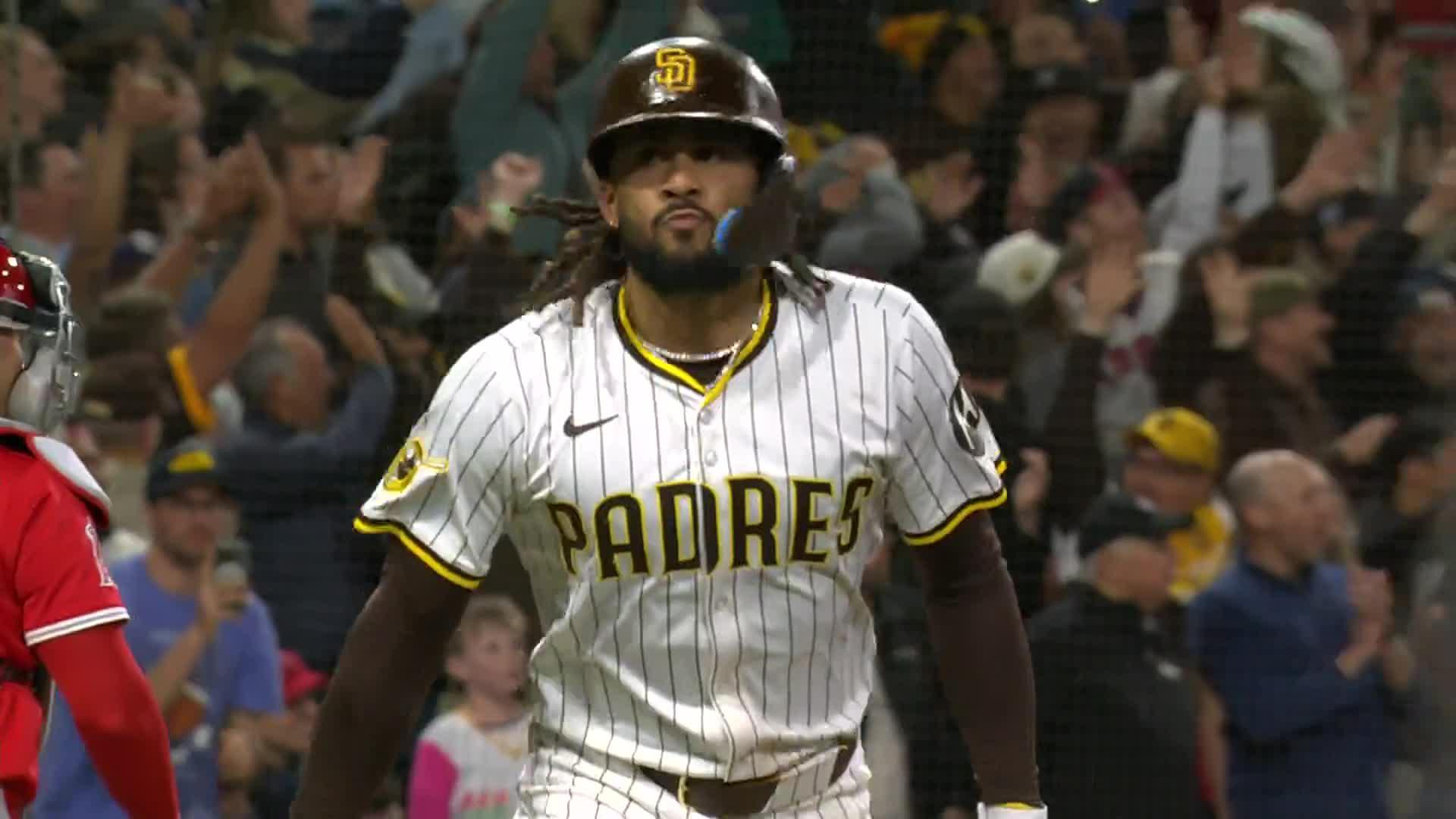 Fernando Tatis Jr. admires walk-off 2-run HR for Padres