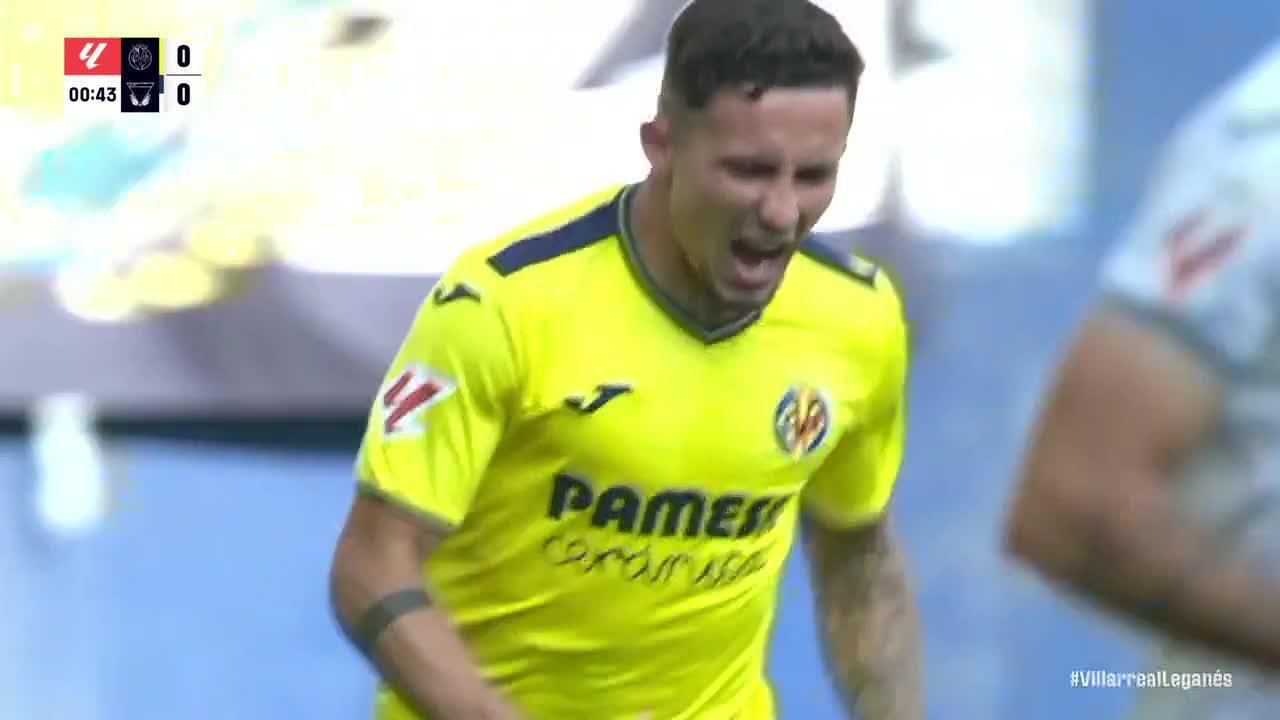 Marko Dmitrovic makes a great save