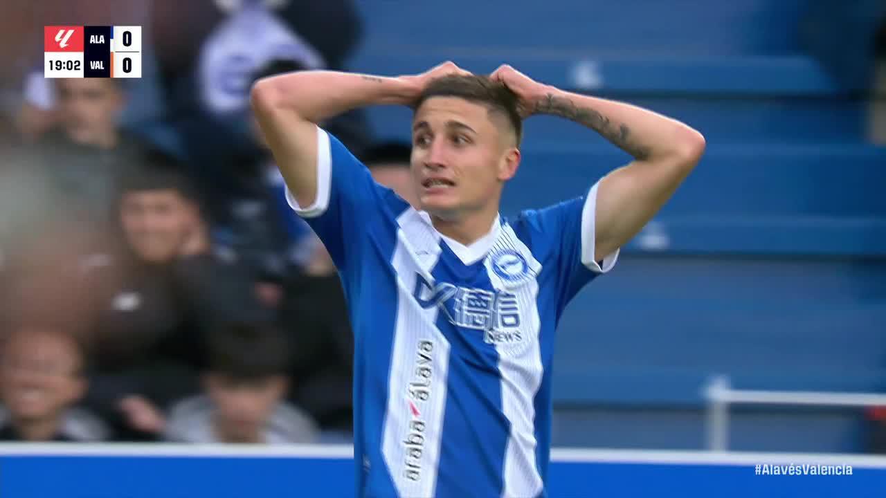 Giorgi Mamardashvili makes a great save