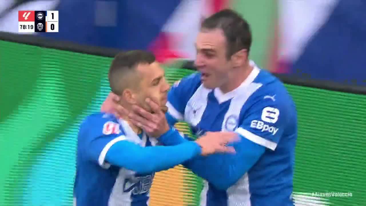 Joan Jordán slots home Penalty Goals vs. Valencia