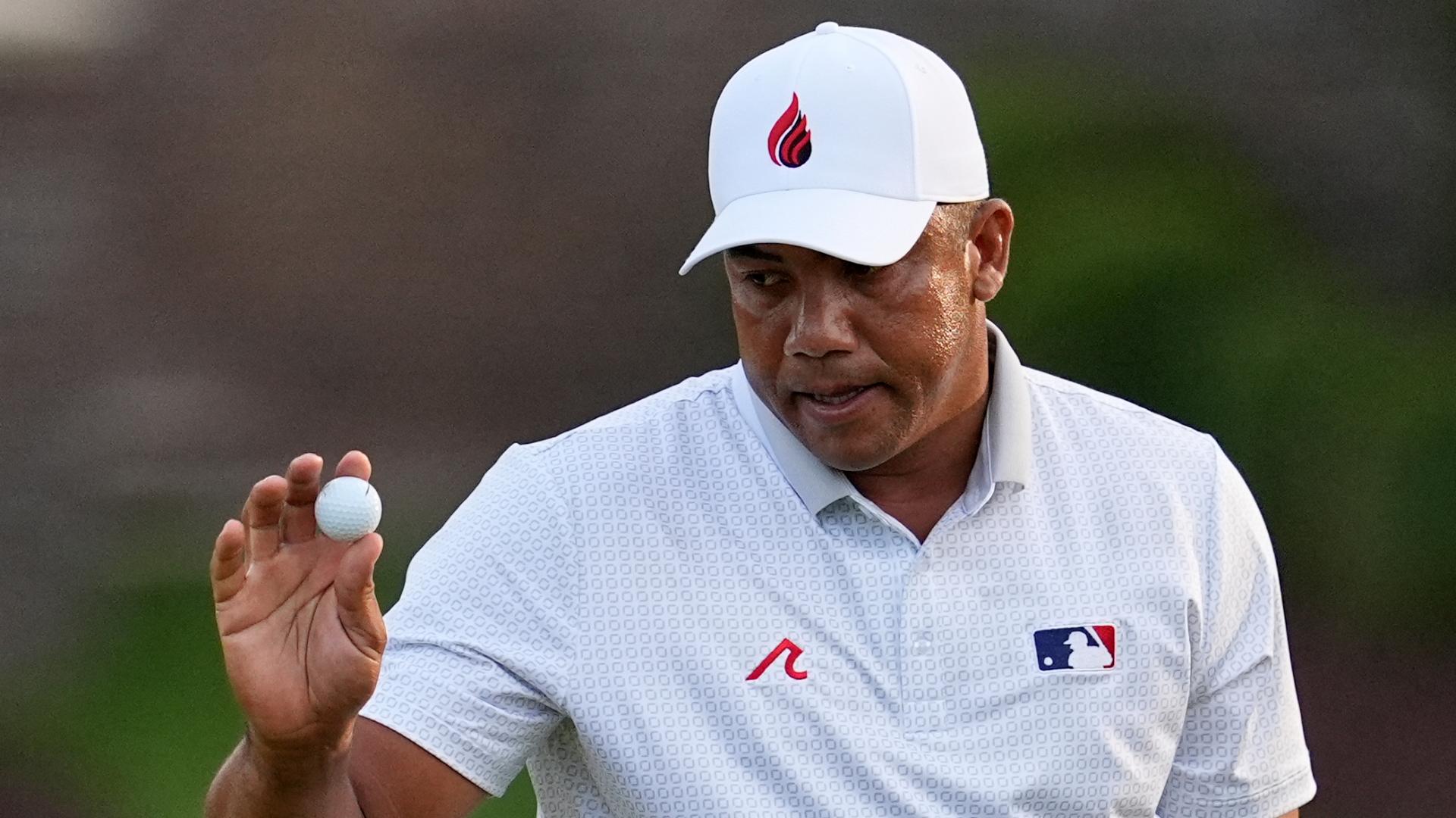 Jhonattan Vegas knocks in birdie for clubhouse lead on Day 1