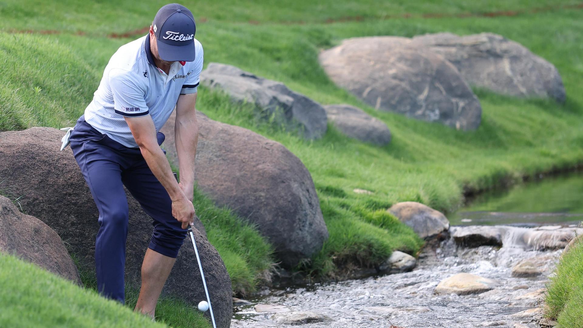 'That's incredible!' Barefoot Justin Thomas produces magical shot