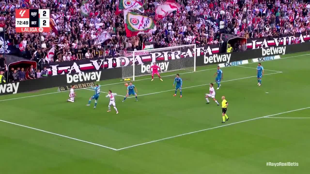Adrián makes a great save