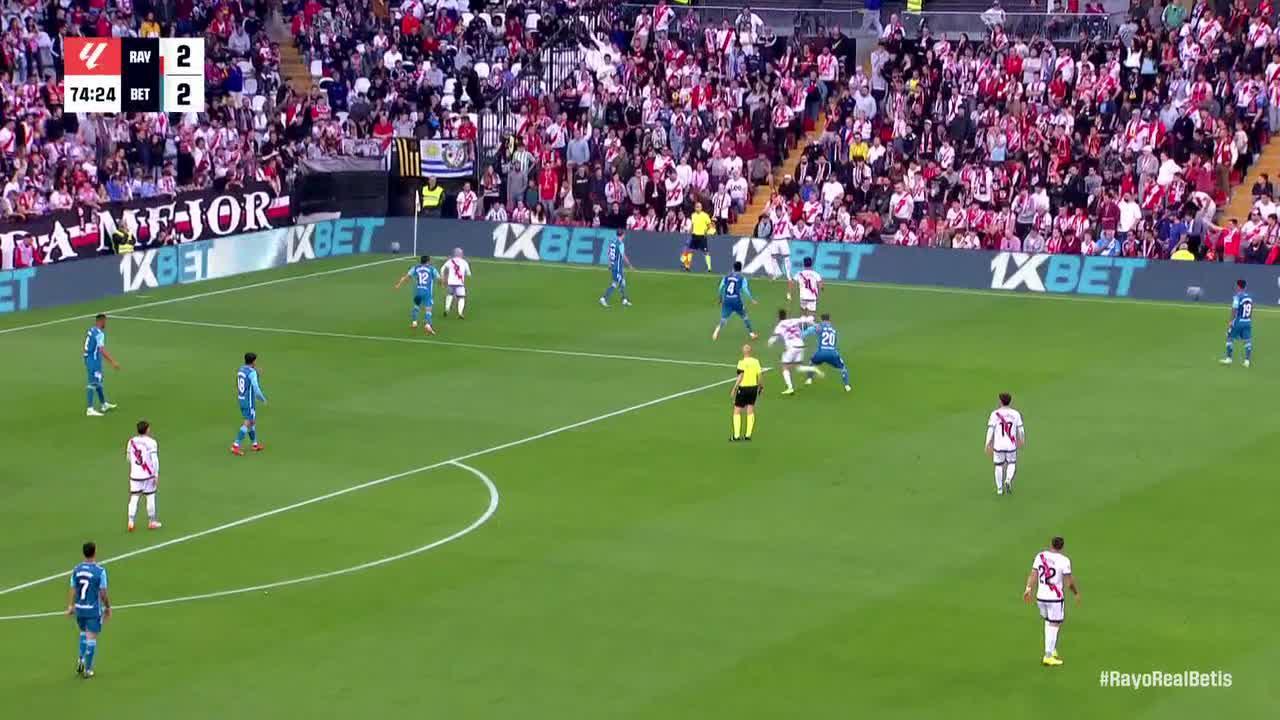 Adrián makes a great save