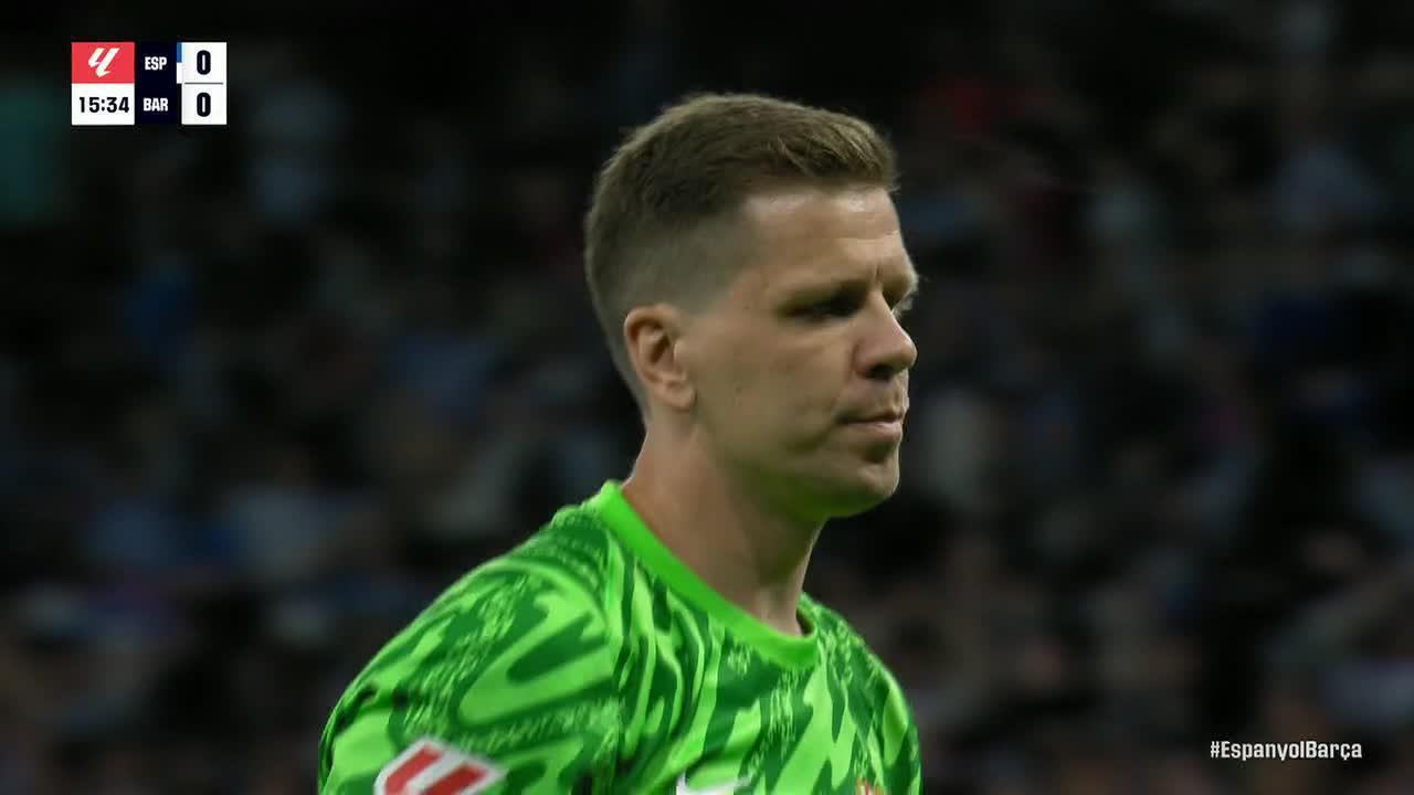 Wojciech Szczesny makes a great save