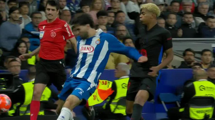 Leandro Cabrera shown red card for striking Yamal