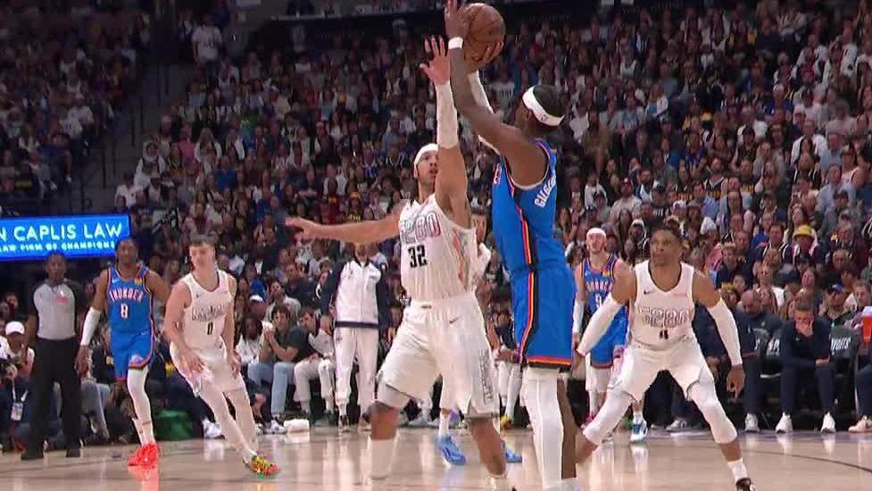 SGA eases in a step-back trey for the Thunder