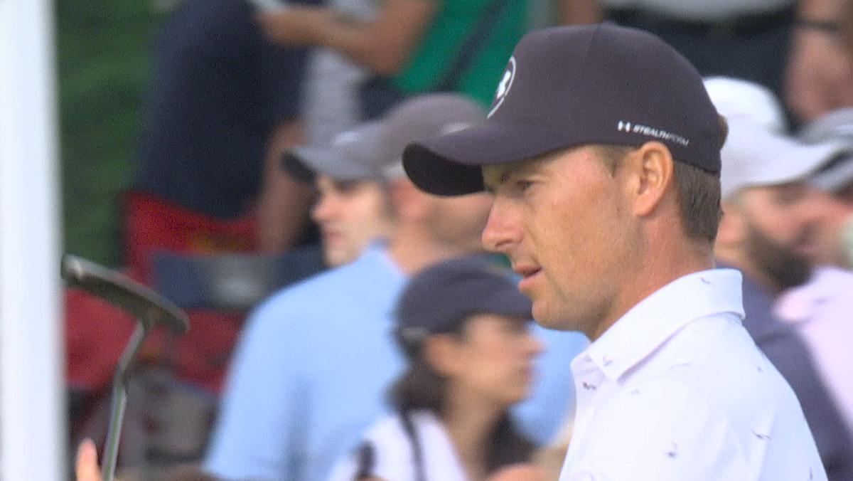 Jordan Spieth starts his day off with an eagle