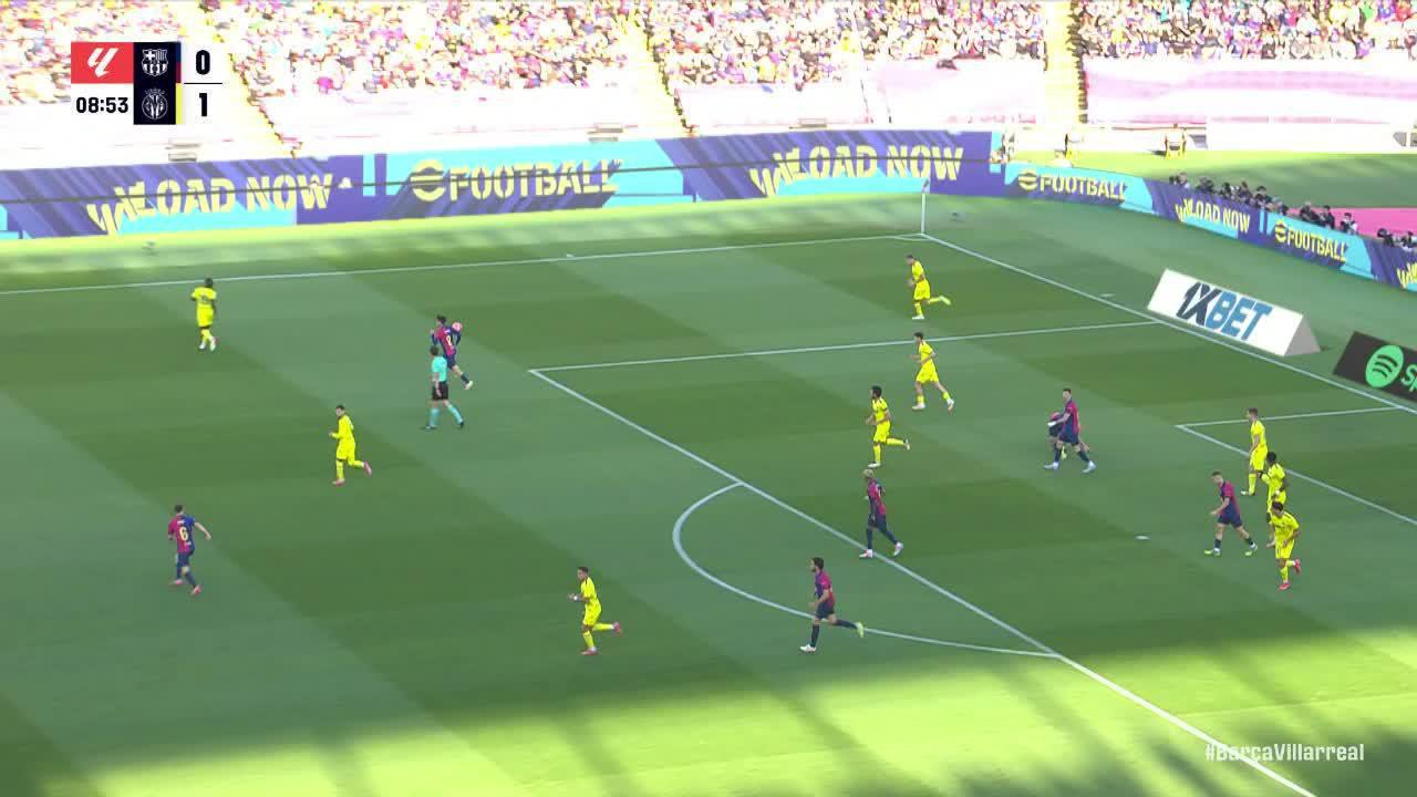 Luiz Júnior makes a great save