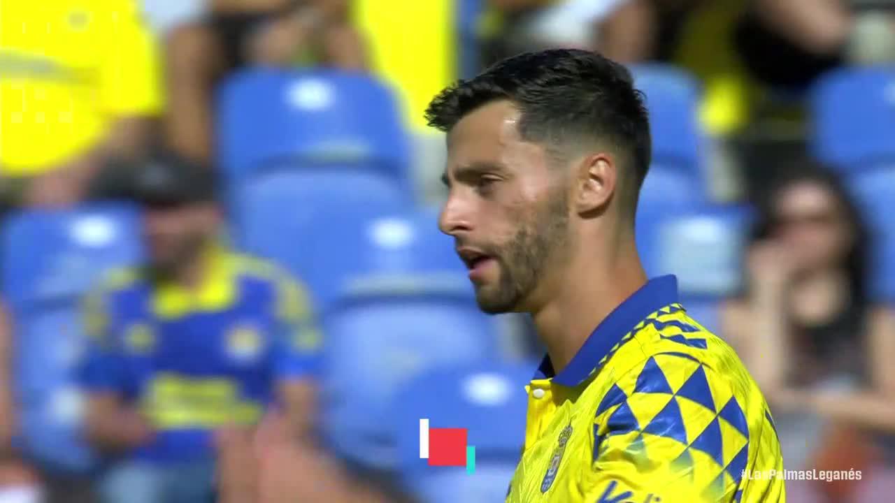 Marko Dmitrovic makes a great save