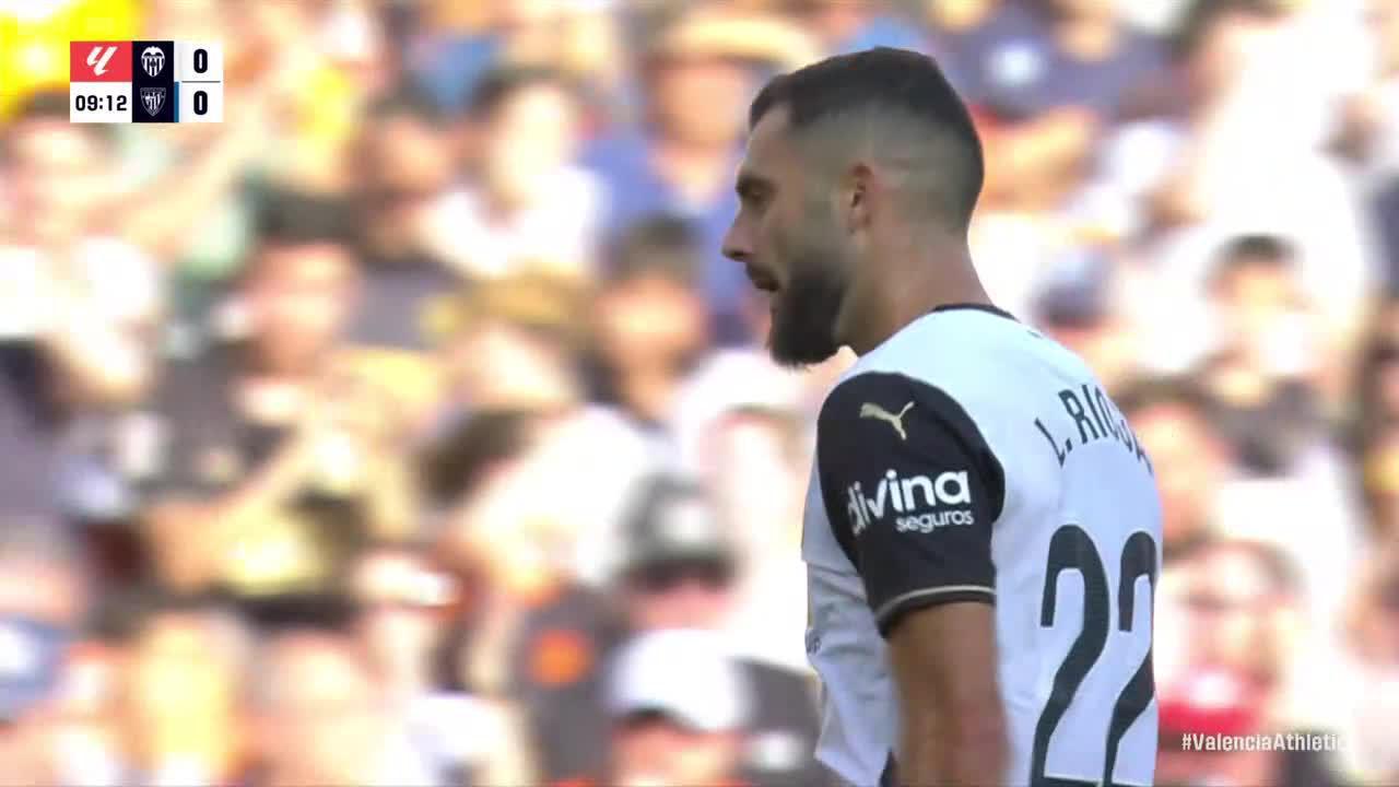 Unai Simón makes a great save