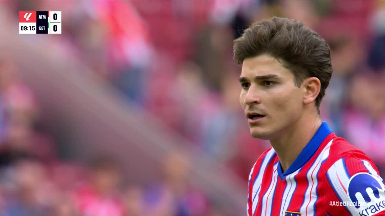 Julián Álvarez with a Spectacular Goal