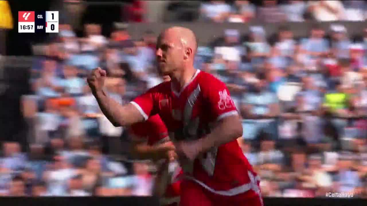 Isi Palazón slots in the goal for Rayo Vallecano
