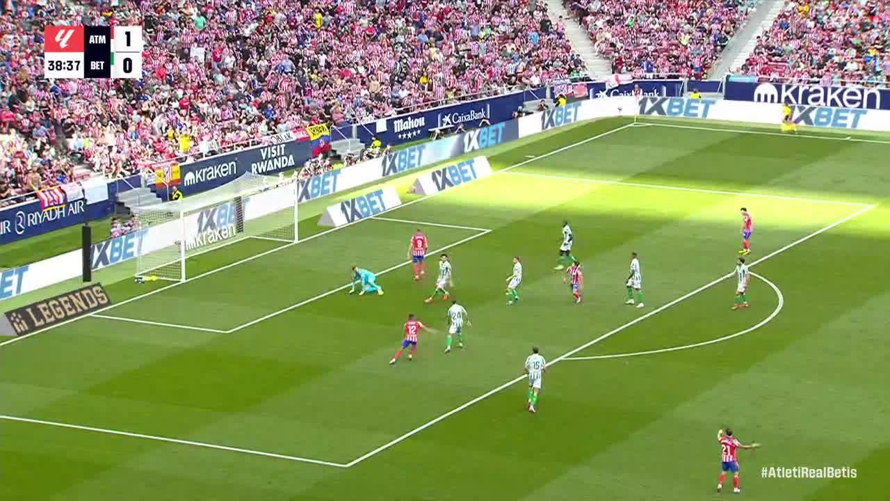 Adrián makes another great save