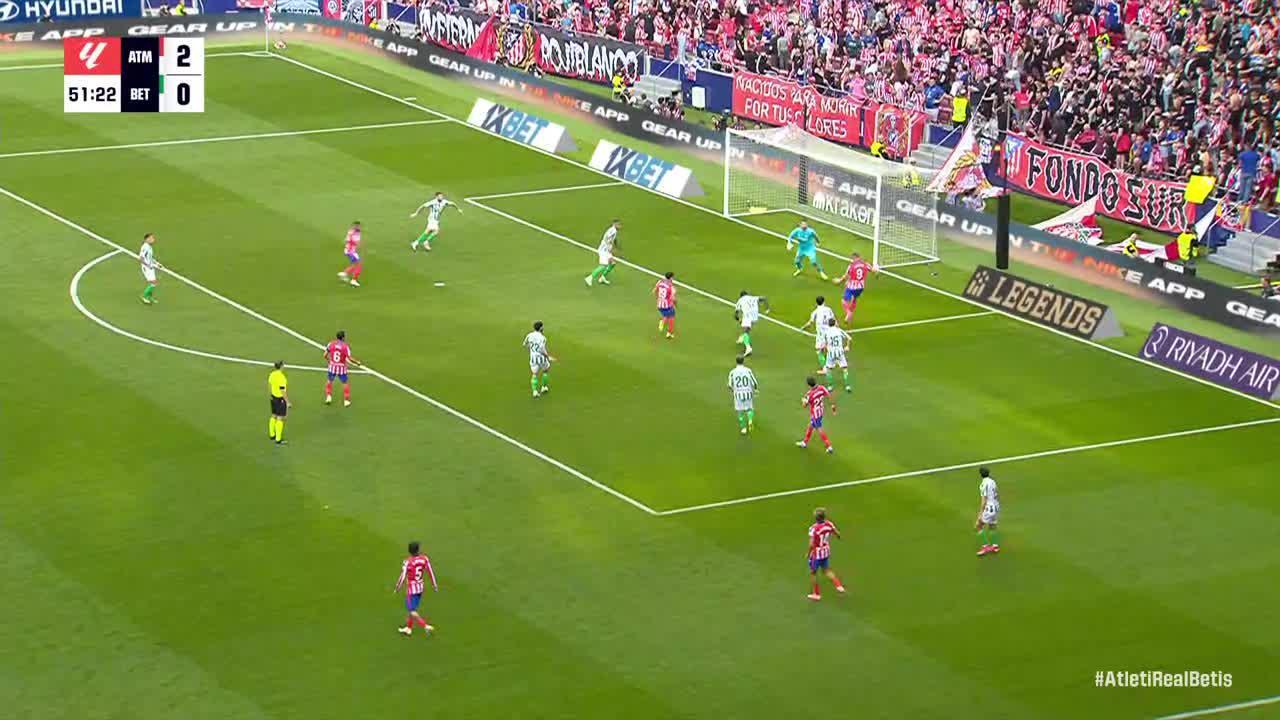 Adrián makes a great save