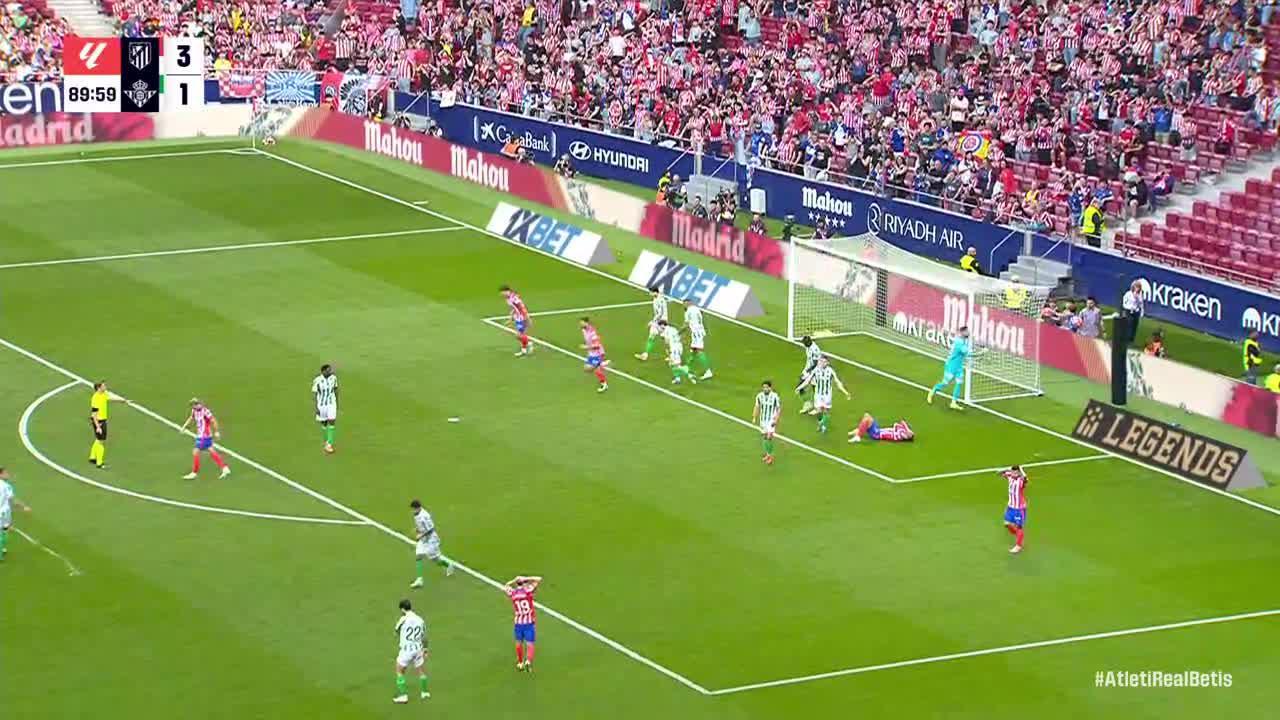 Adrián makes a great save