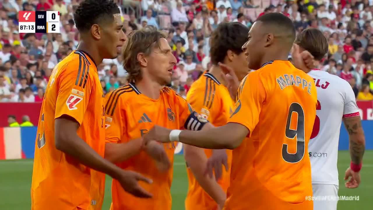 Jude Bellingham taps in a goal to double Real Madrid's advantage