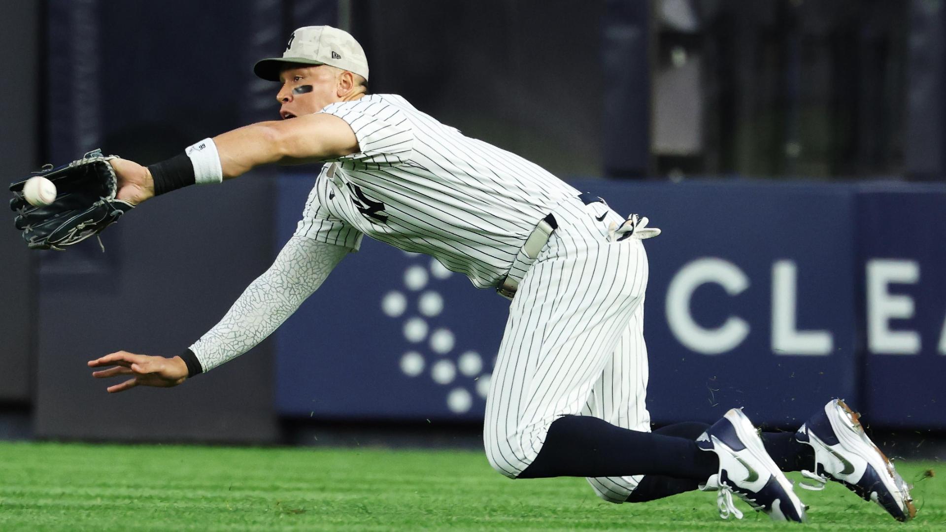 Judge's diving play robs Lindor of a hit