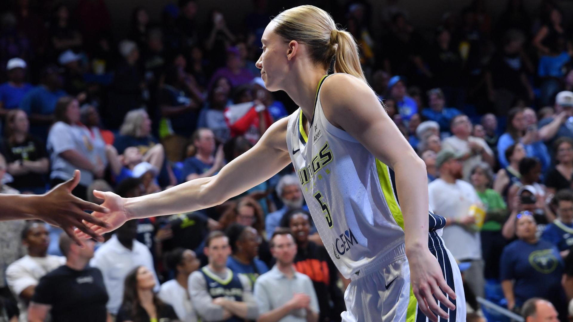 Paige Bueckers nets the midrange shot for Dallas