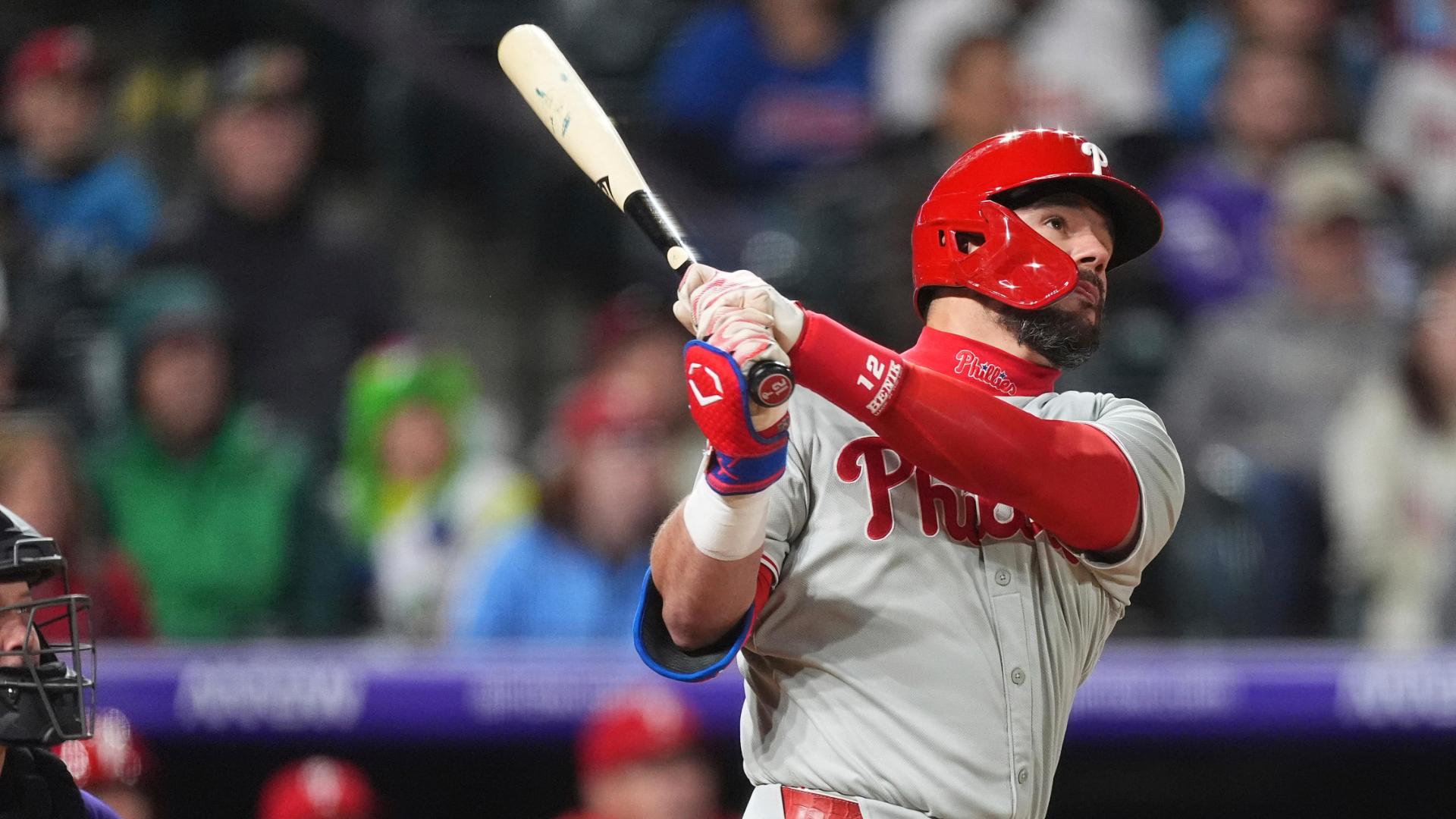 Kyle Schwarber's 300th HR is a 466-foot moon shot into the night