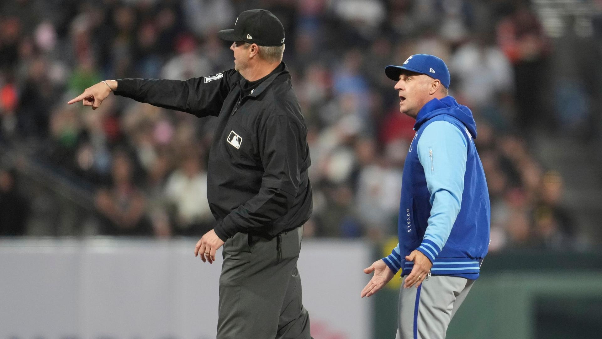 Royals manager tossed in 7th after out call at second base
