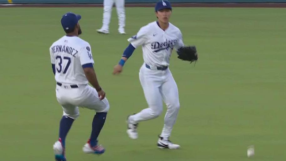 Diamondbacks take the lead on disastrous Dodgers defense