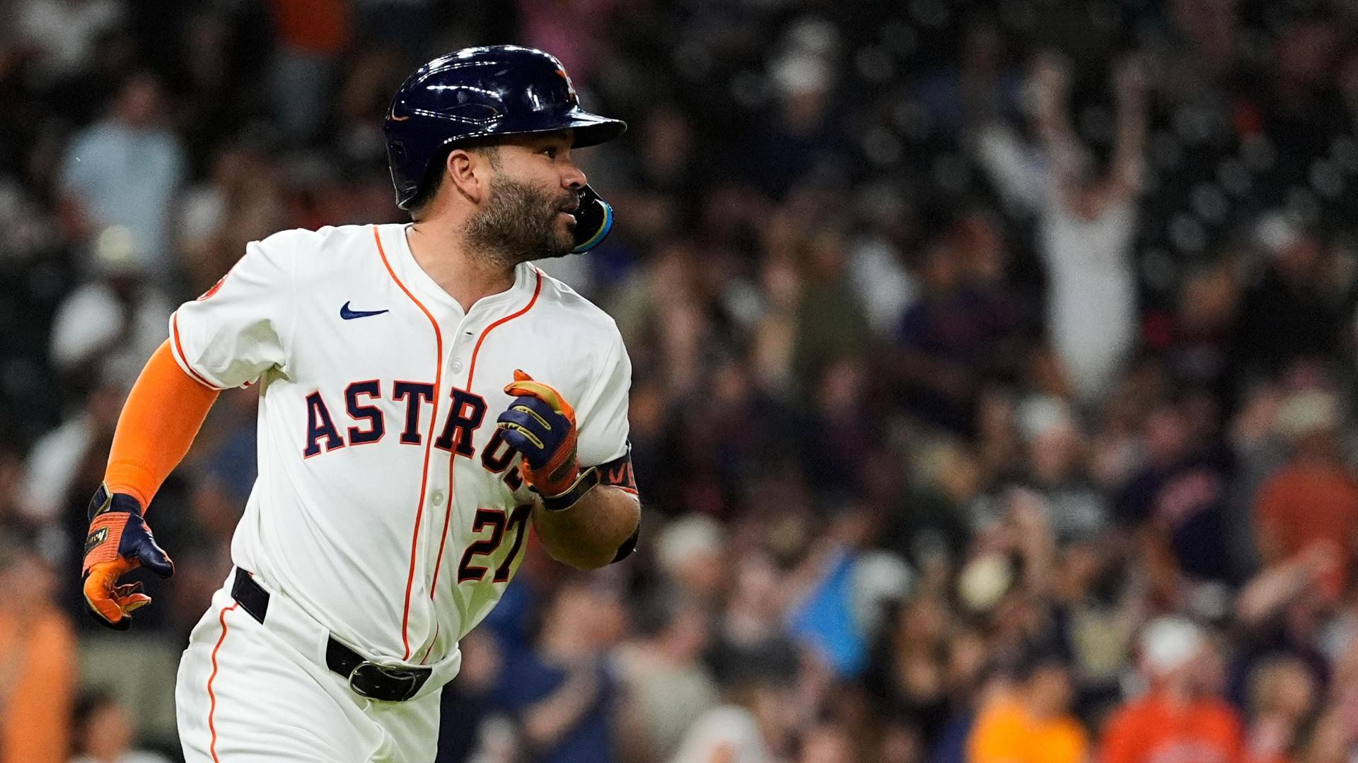 Jose Altuve homers in back-to-back innings for Astros
