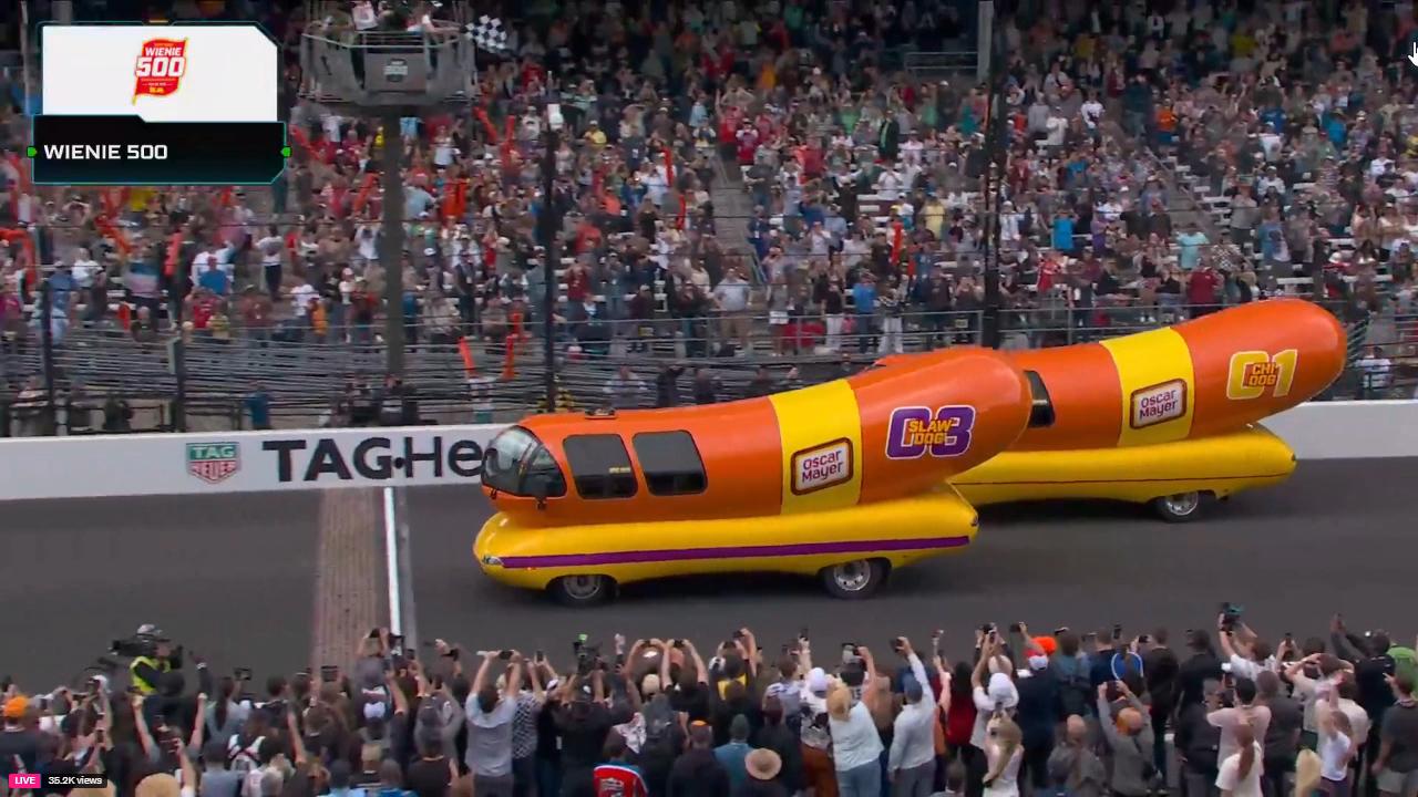 Slaw Dog wins 'by a nose' in the Wienie 500
