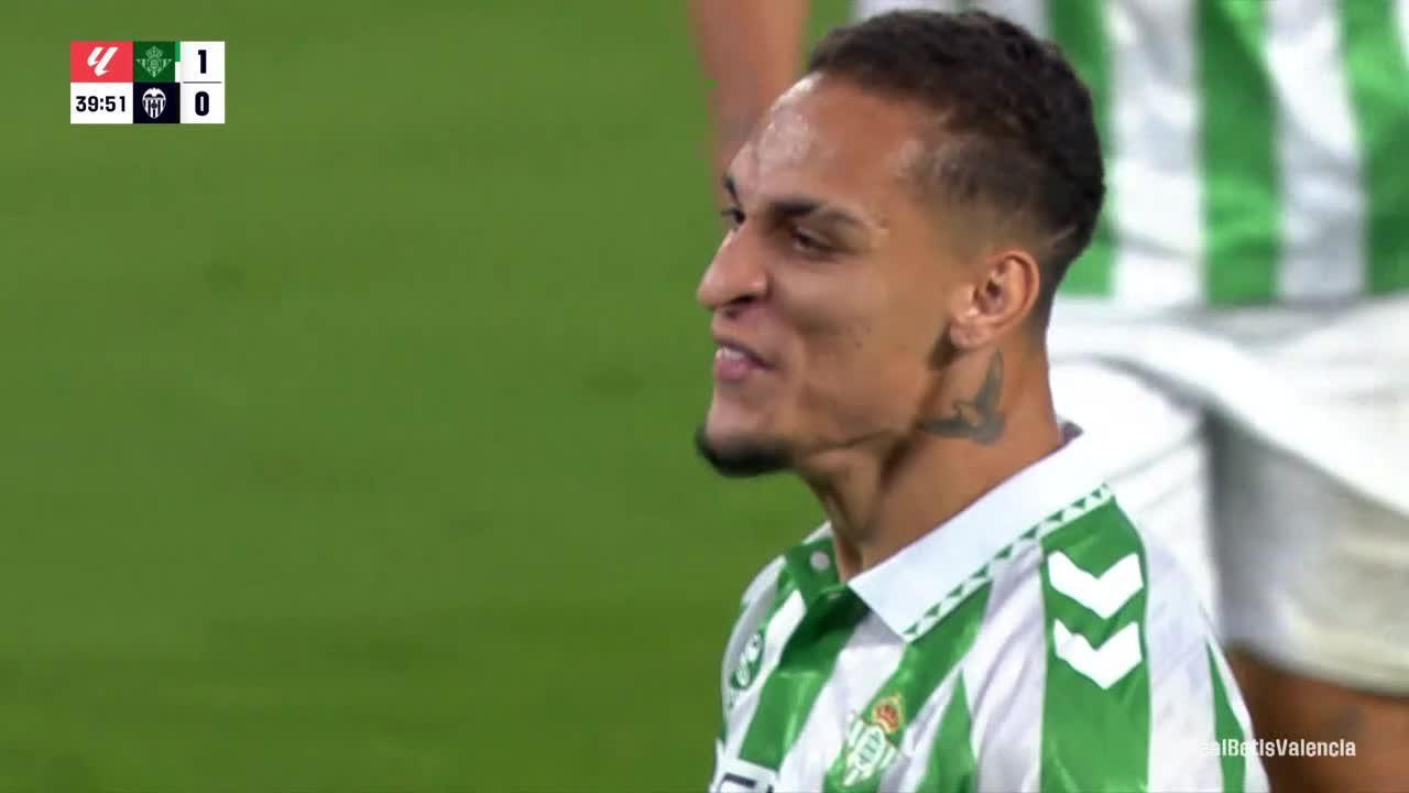 Antony slots in the goal for Real Betis