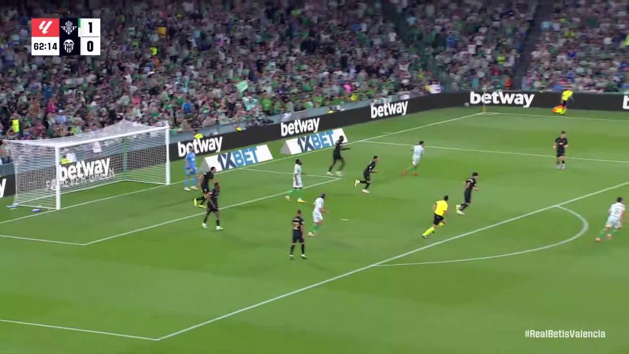 Giorgi Mamardashvili makes a great save