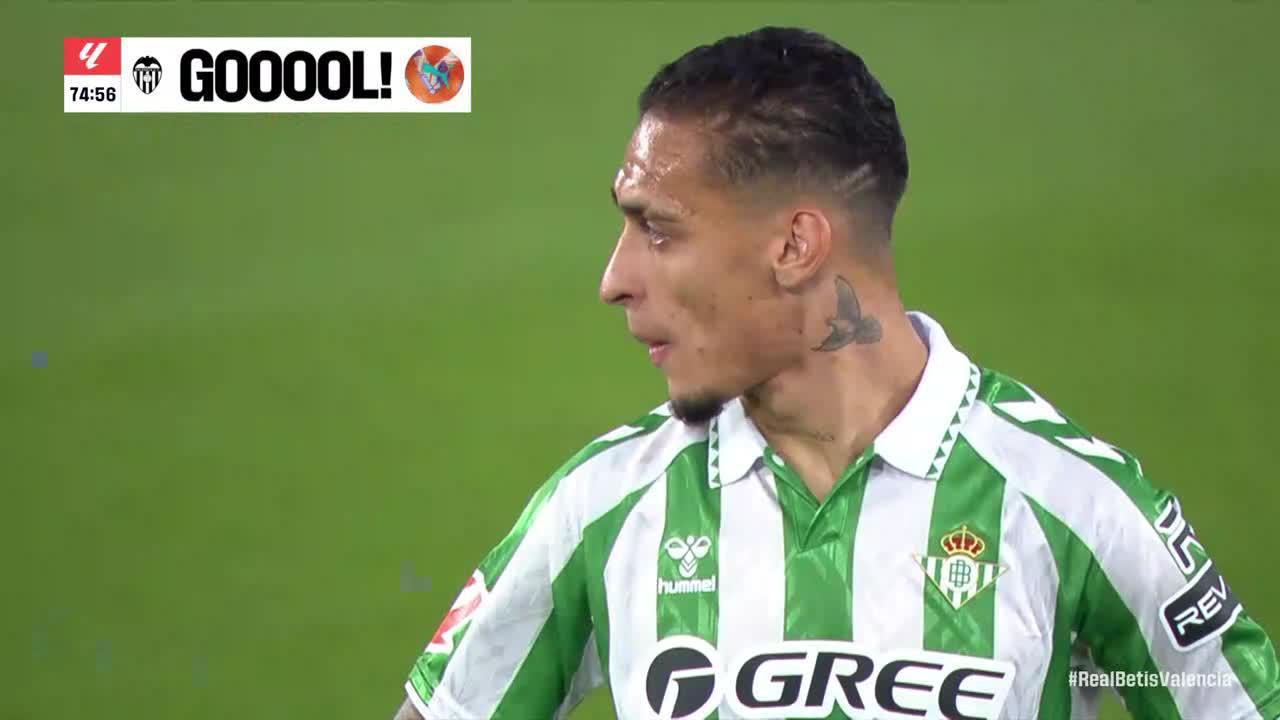 Rafa Mir scores in the 75'