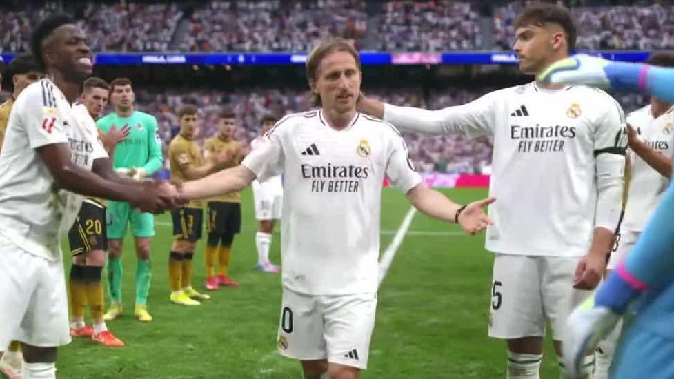 Luka Modric gets huge ovation in his final match at Bernabéu