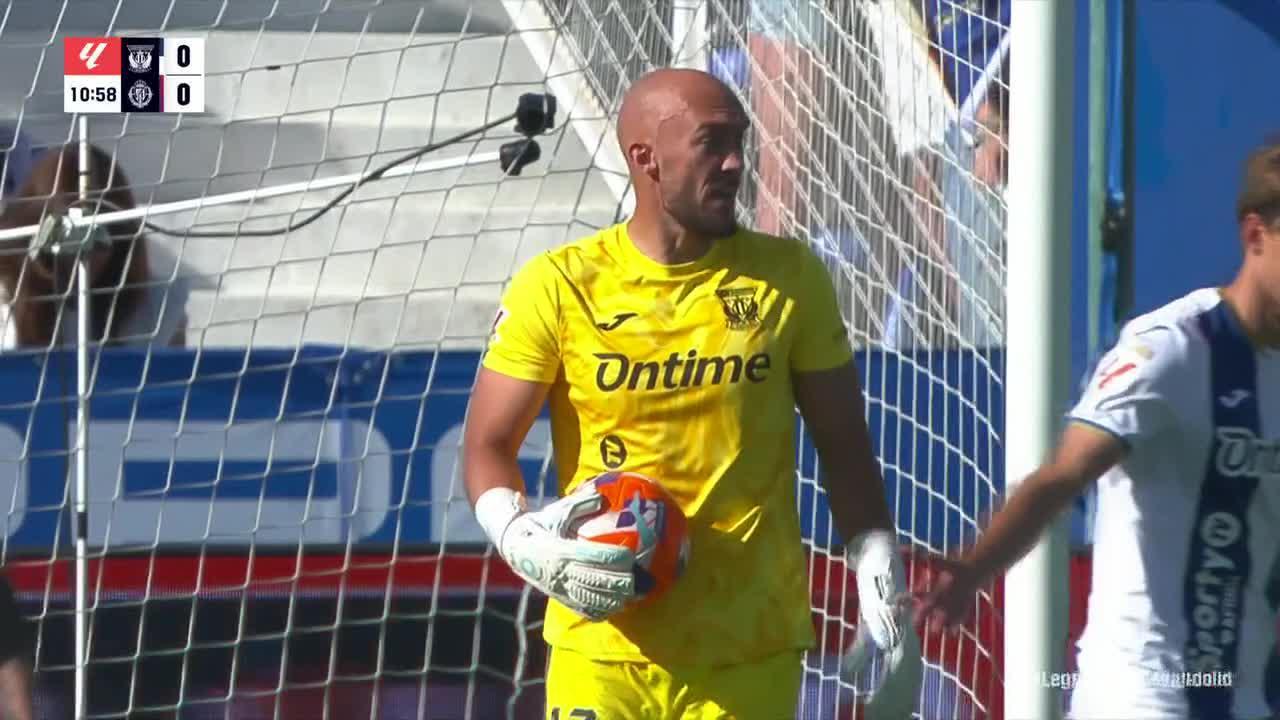 Marko Dmitrovic makes a great save