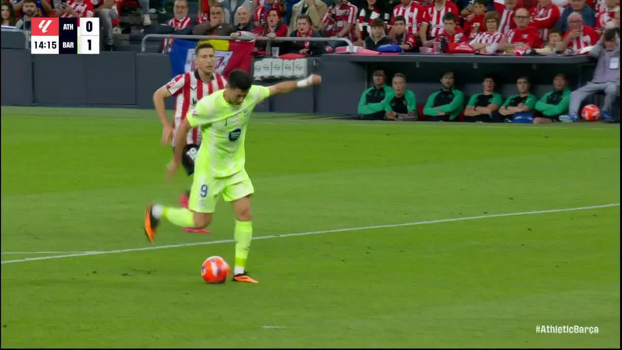 Lewandowski opens the scoring early for Barça