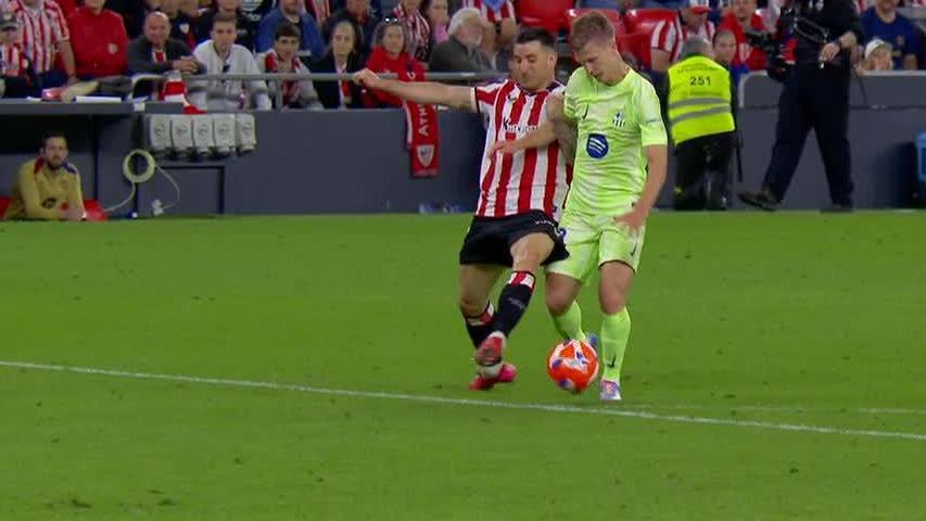 Dani Olmo puts away late penalty for Barça
